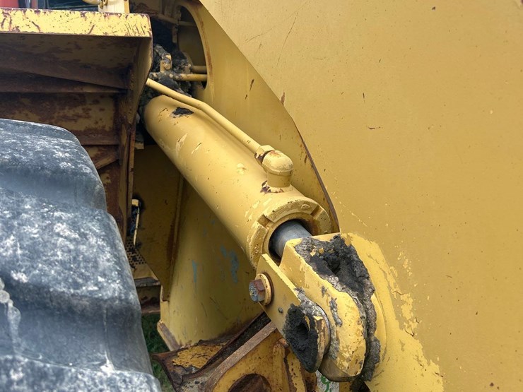 caterpillar-938g-image-11
