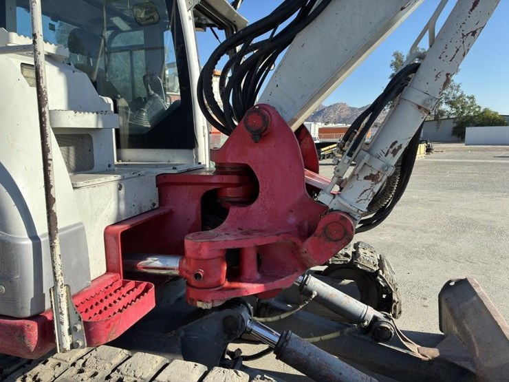 2017-takeuchi-tb2150-image-16