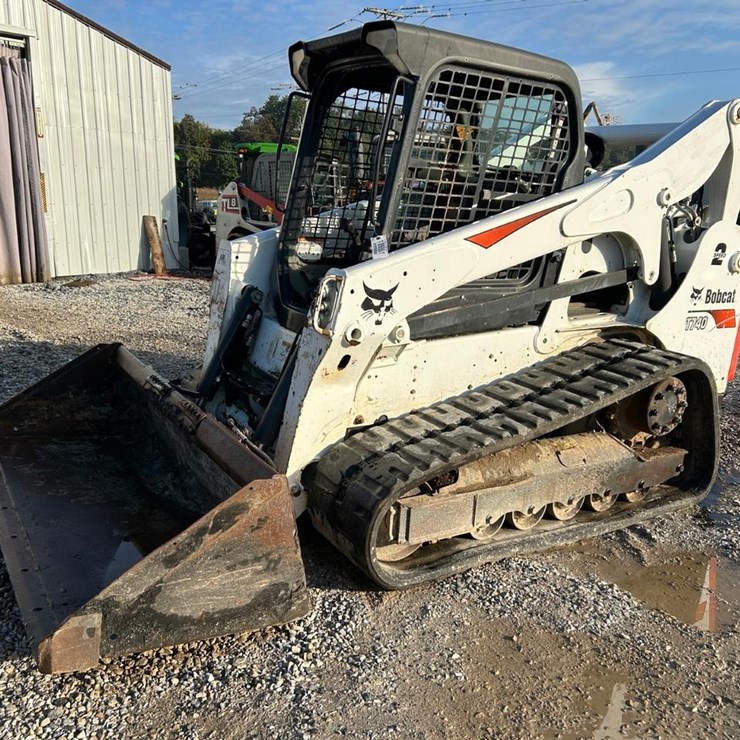 2017 BOBCAT T740
