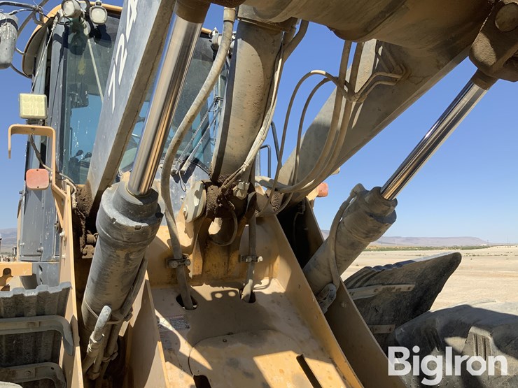 2019-deere-724k-image-15