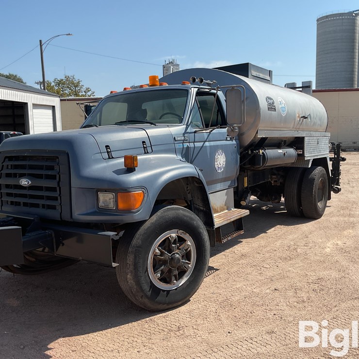 1995 FORD F800