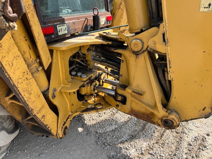 caterpillar-430d-image-15
