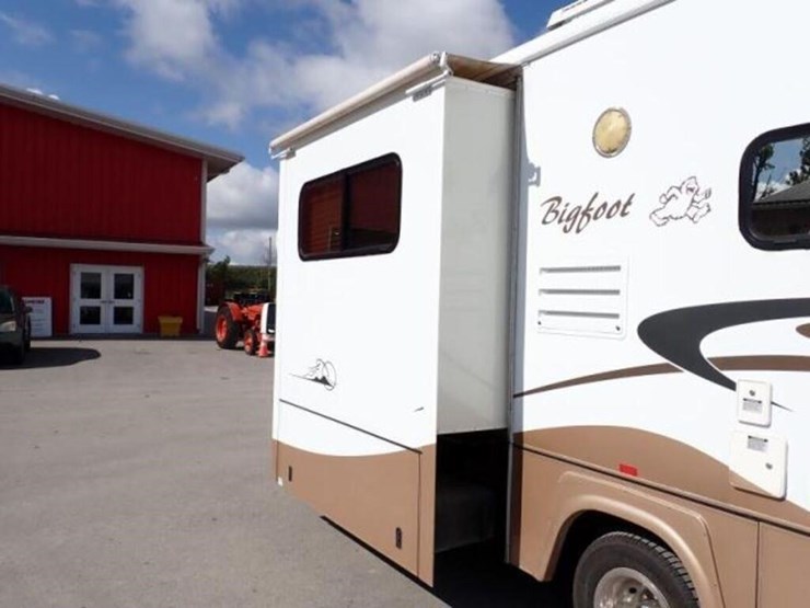 2007-big-foot-30mh26sl-26-ft-s/a-class-c-motorhome-image-8