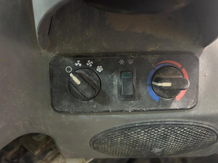 2015-bobcat-t770-image-24