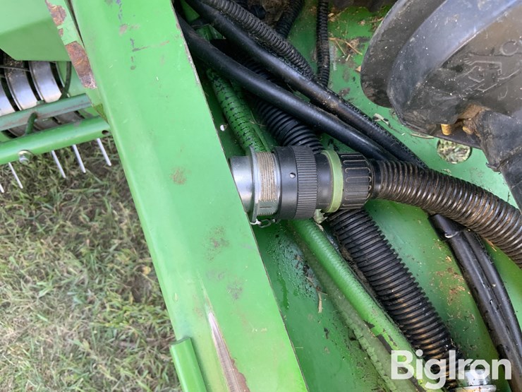 2006-john-deere-567-image-13