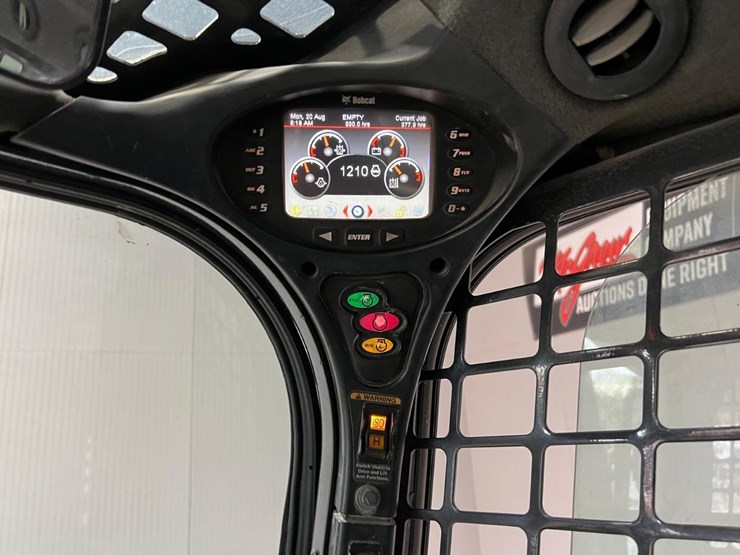 bobcat-t870-image-28