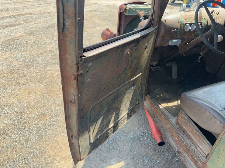 chevrolet-1/2-ton-regular-cab-pickup-image-24