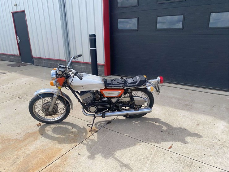 1971-yahmaha-r350-motorcycle-image-1