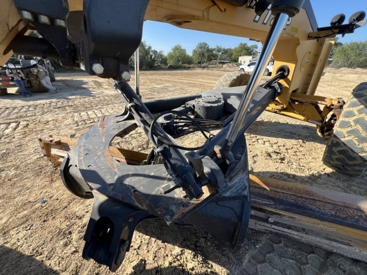 2011-deere-772gp-image-36