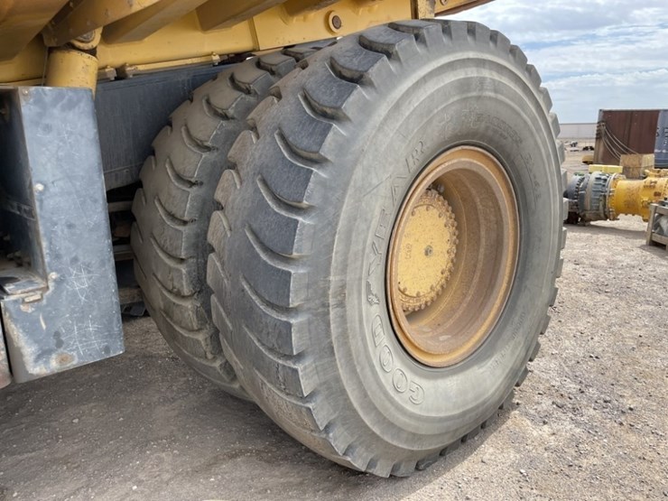 2015-komatsu-hd605-7e0-image-9