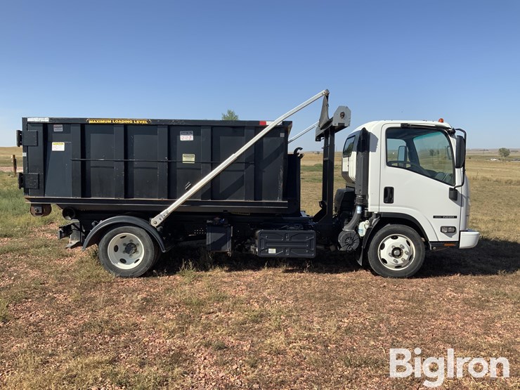 2019-isuzu-nrr-image-4
