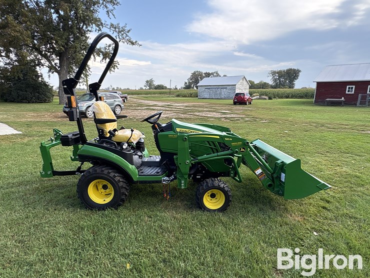 2021-john-deere-1025r-image-4