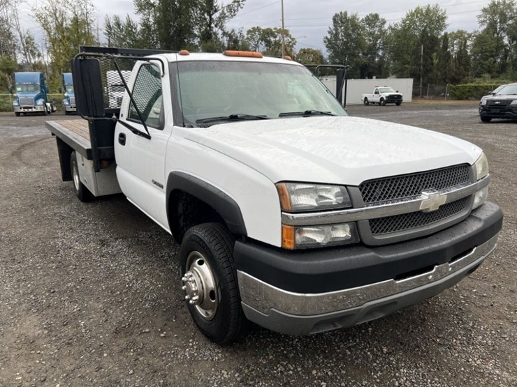2004-chevrolet-silverado-3500-image-2