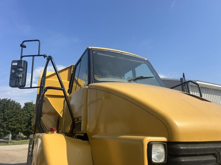 2005-caterpillar-725-image-30
