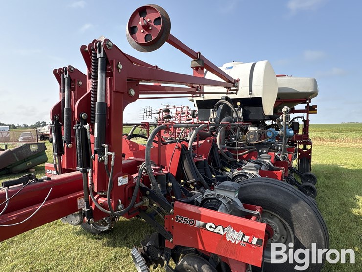2013-case-ih-1250-image-15