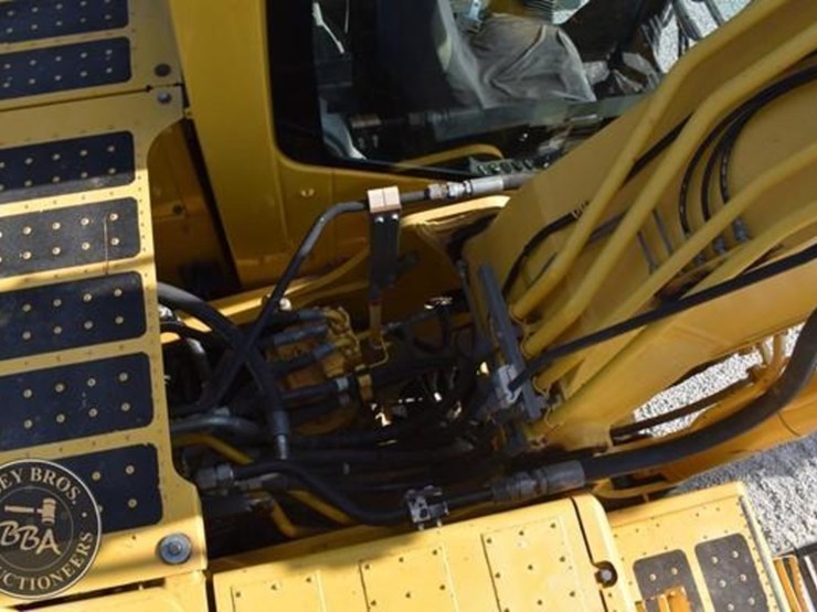 2014-komatsu-pc210-10-image-55