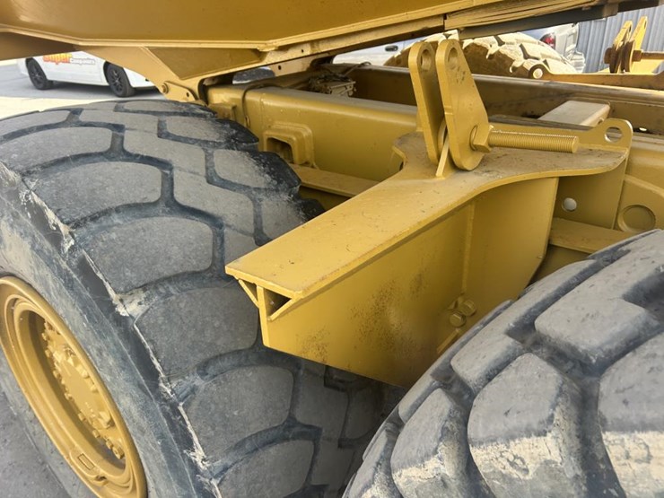 2005-caterpillar-725-image-22