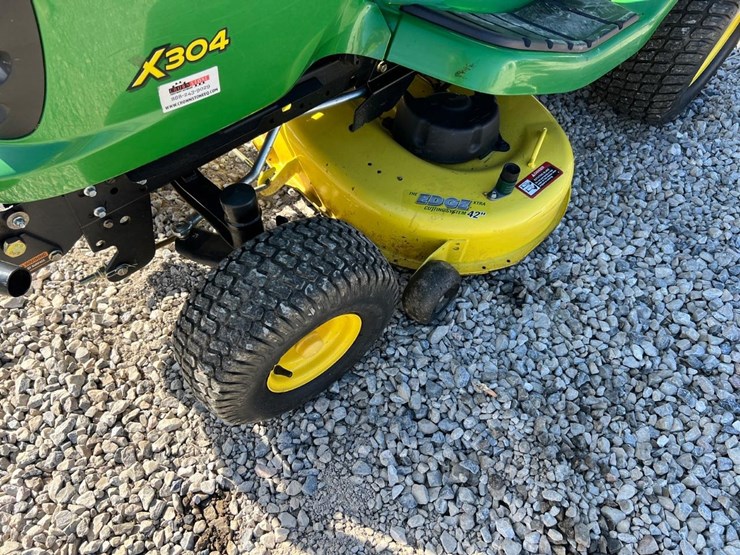 john-deere-x304-image-9