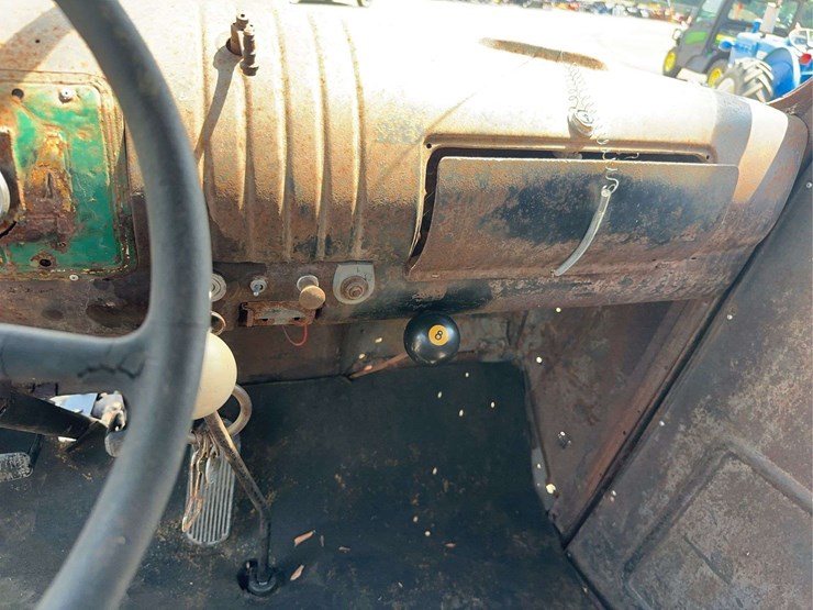 chevrolet-1/2-ton-regular-cab-pickup-image-21
