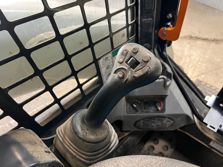 2023-bobcat-t770-image-27
