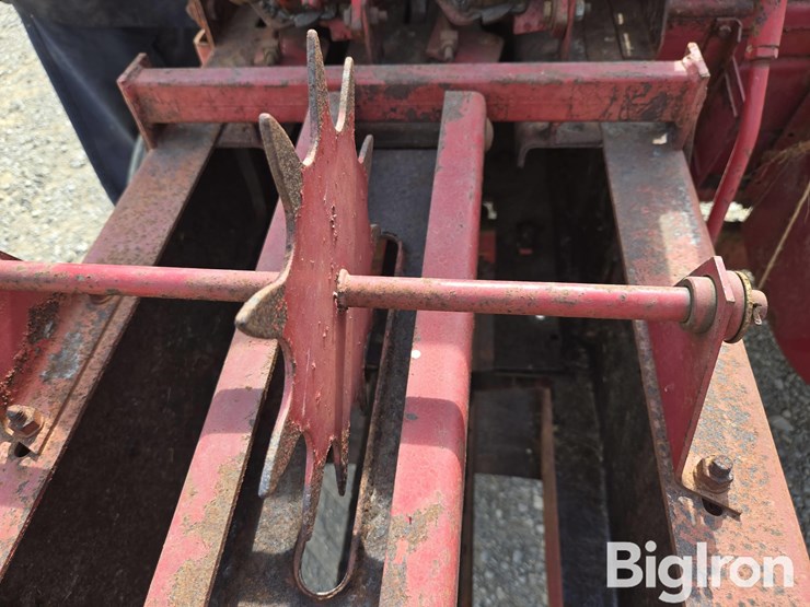new-holland-275-image-17