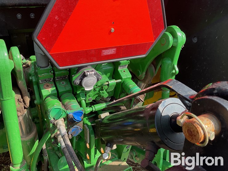 2015-john-deere-6125m-image-10