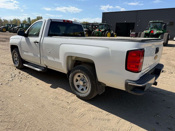 2018-chevrolet-1500-image-3