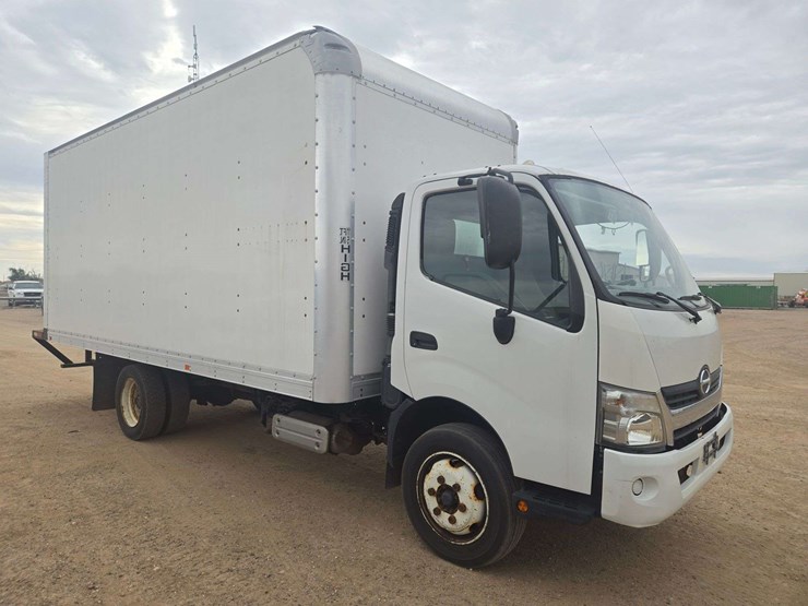2019-hino-195-image-2