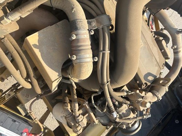 2005-caterpillar-725-image-44