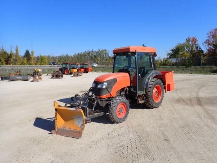 2011-kubota-m7040d-image-1