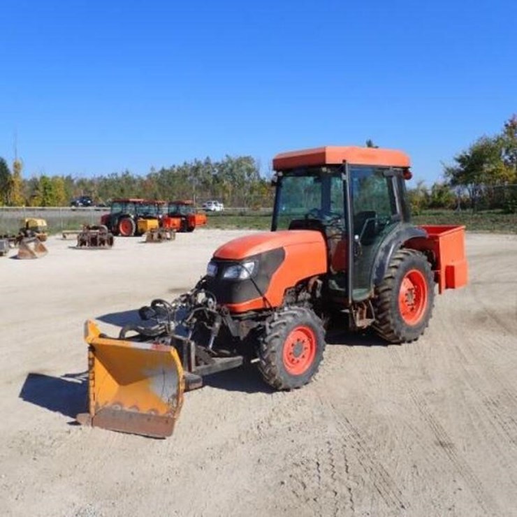 2011 KUBOTA M7040D
