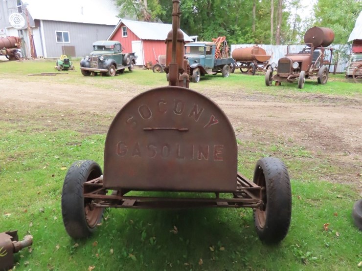 gas-tank-with-valves-on-wheels-image-3