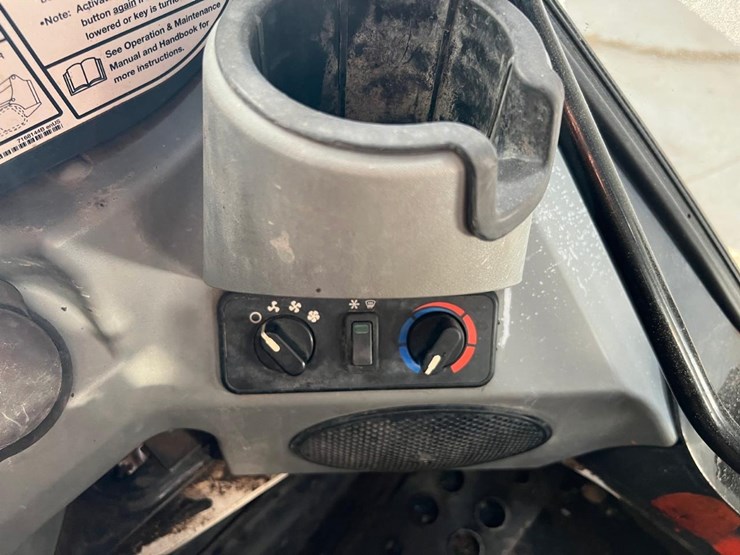 2017-bobcat-t870-image-27