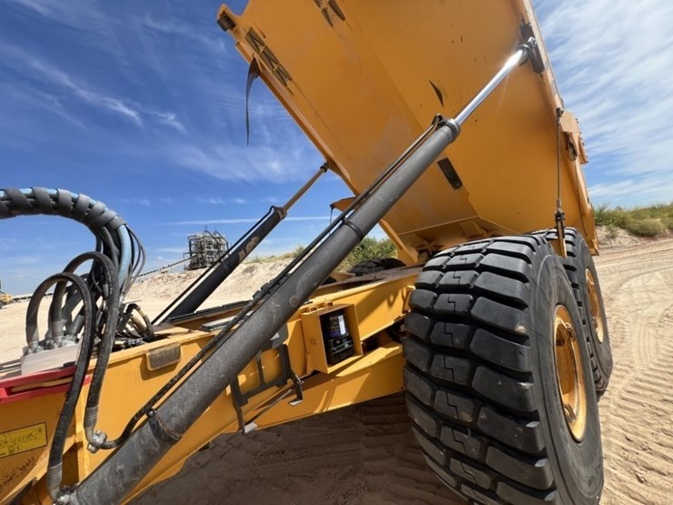 2020-volvo-a60h-image-37
