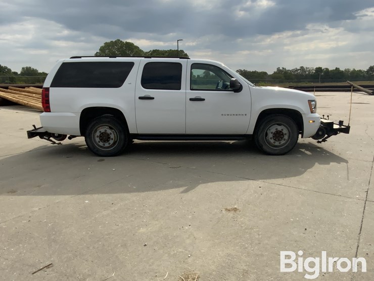 2008-chevrolet-suburban-2500-ls-image-4