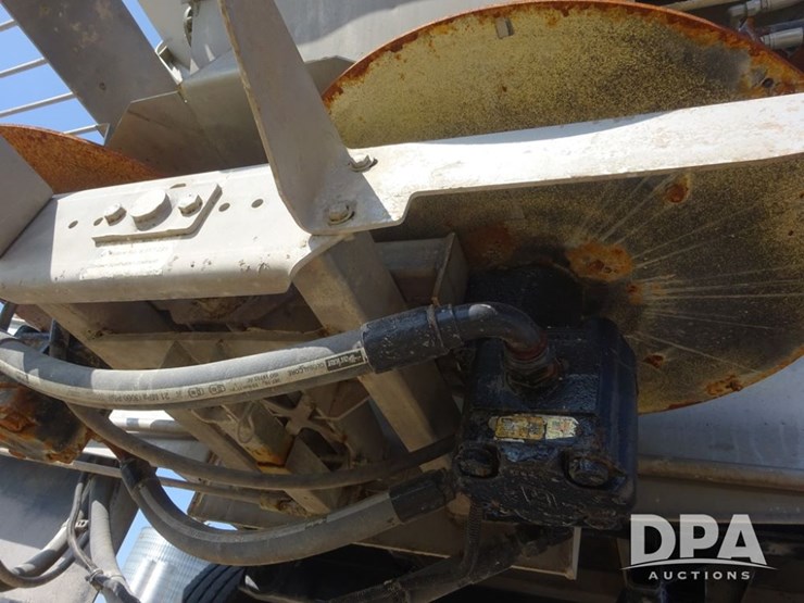 2021-john-deere-f4365-image-33