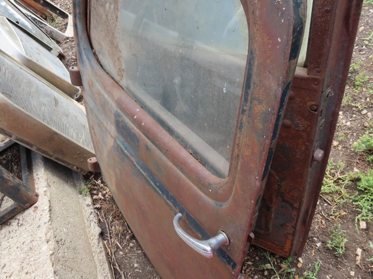 1946-chevrolet-panel-truck-rear-door-image-4