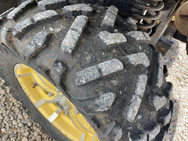 2016-john-deere-gator-image-22