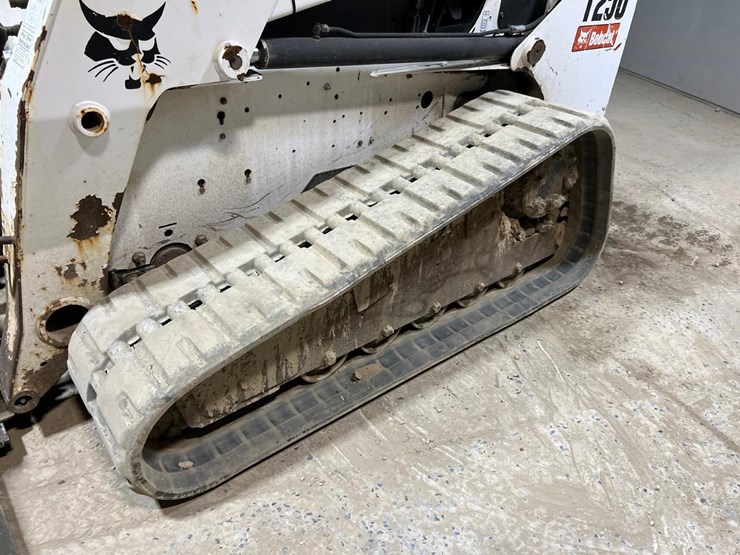 2006-bobcat-t250-image-12