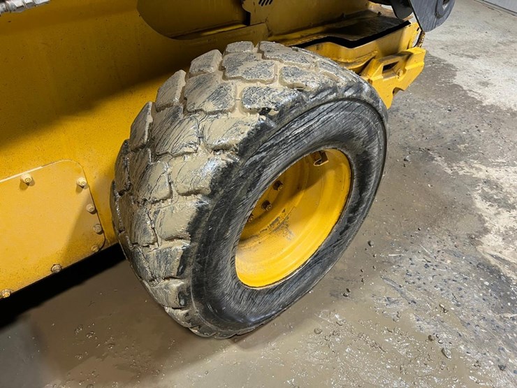 deere-332e-image-13