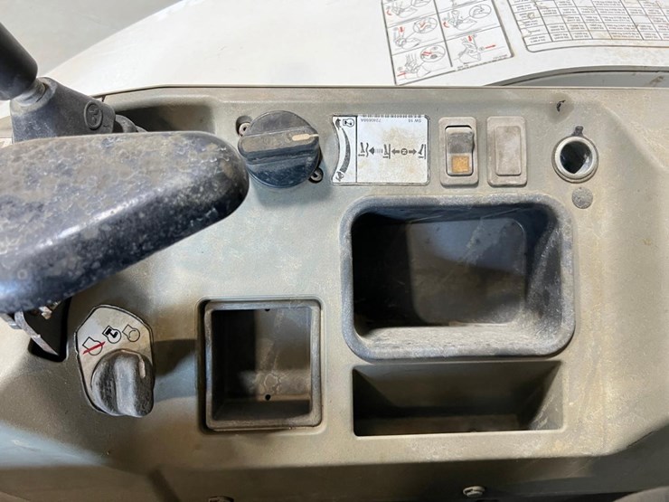 2020-bobcat-e32-image-30