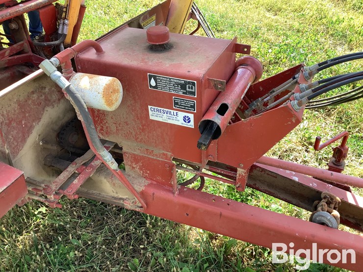 new-holland-1037-image-18