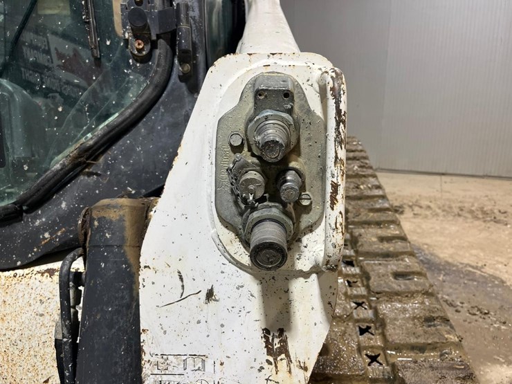 2019-bobcat-t870-image-11