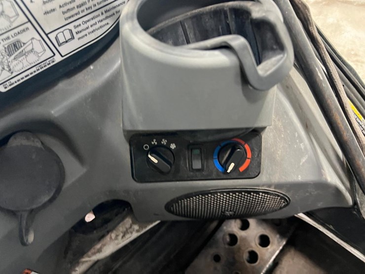 2020-bobcat-t870-image-27
