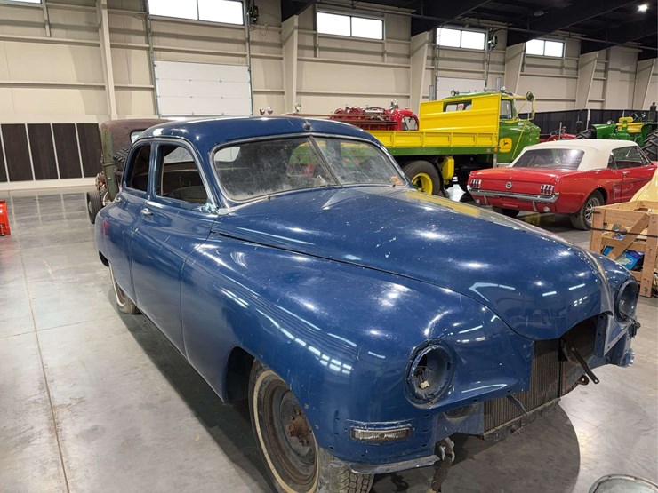 1949-packard-car-image-2