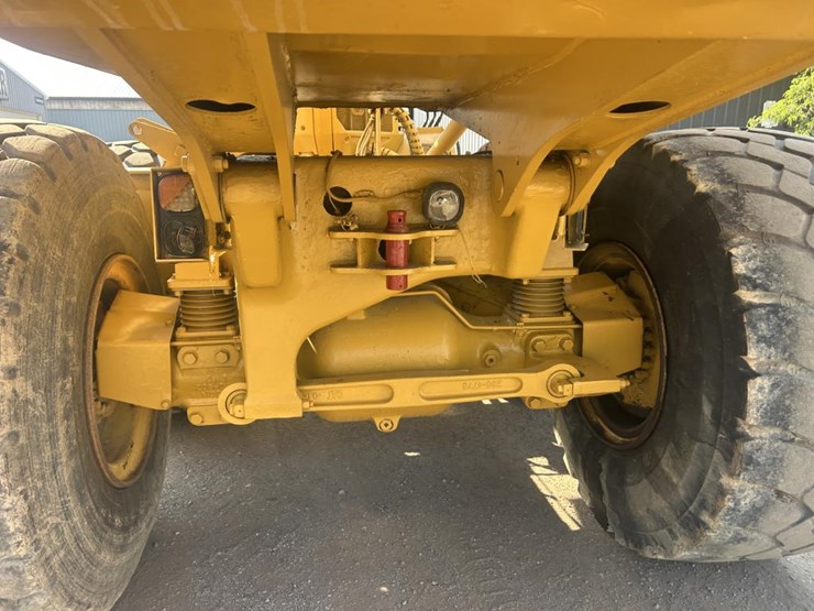 2005-caterpillar-725-image-19