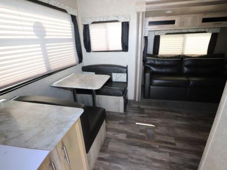 2020-catalina-241rls-travel-trailer-5zt2canb1lu034-image-9