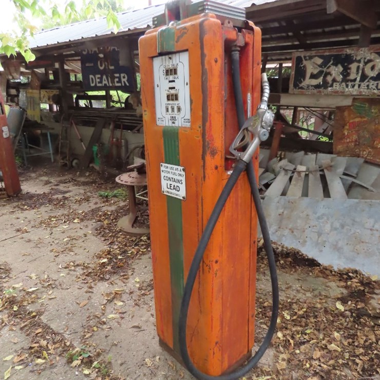 1930's Erie Model 70 Gas Pump
