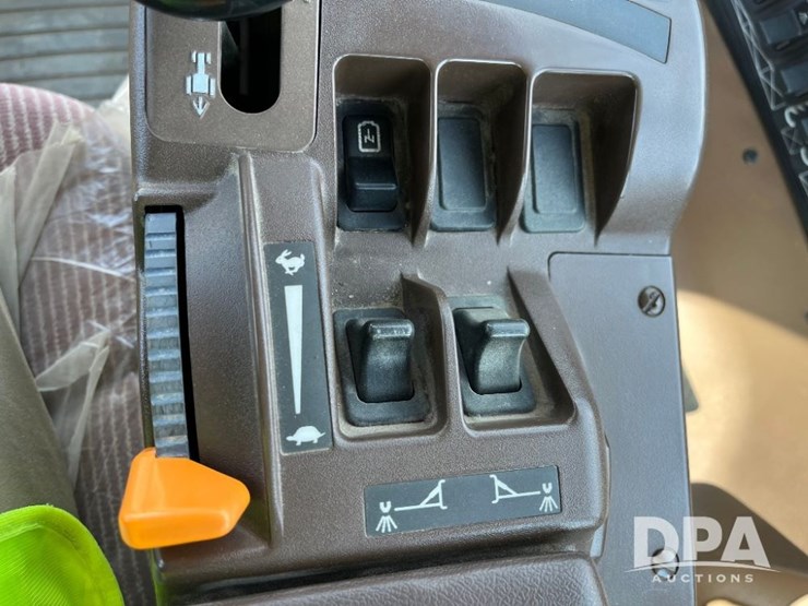 2014-john-deere-4730-image-63