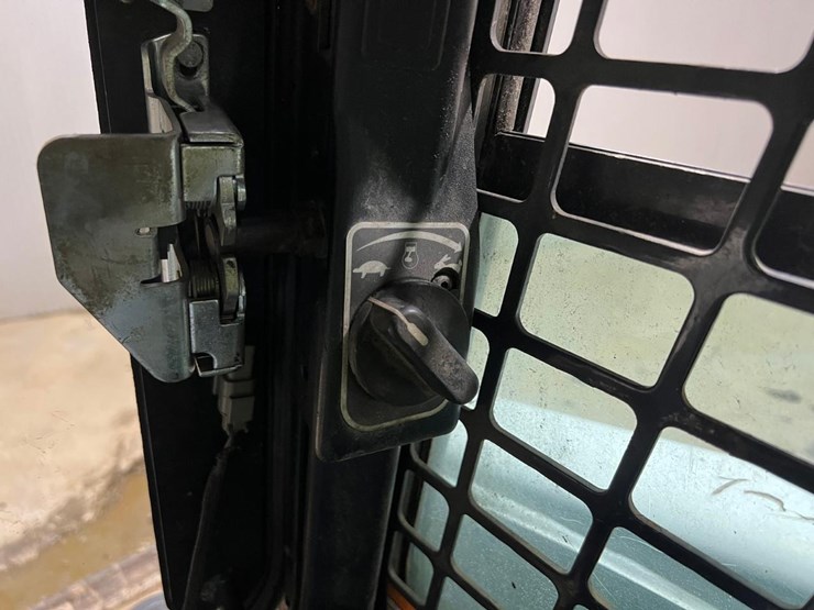2016-bobcat-t870-image-26